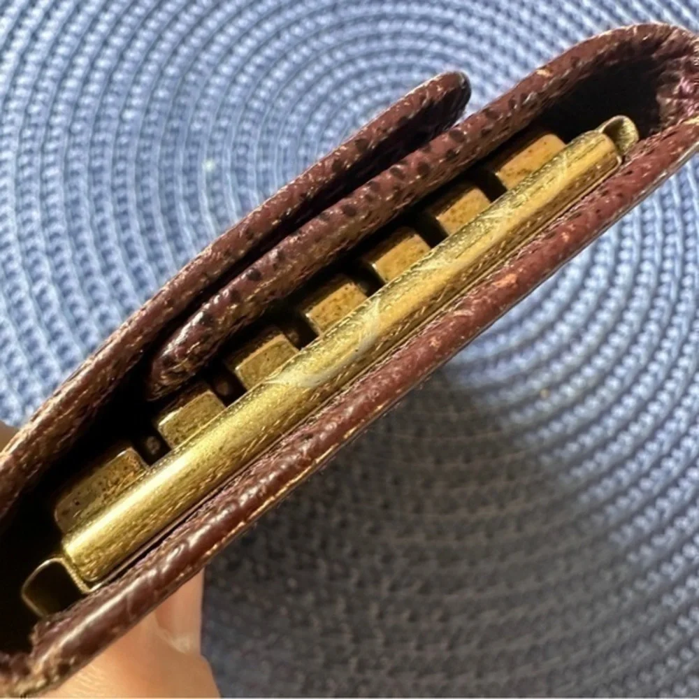 AUTHENTIC Louis Vuitton keycase. Brown Epi leather.